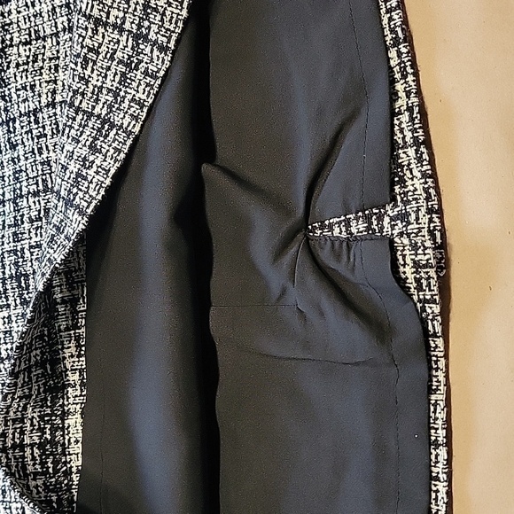 The Limited Size 4 Black White Tweed Mini Skirt, Lined, Gently Used Condition. - Picture 9 of 11